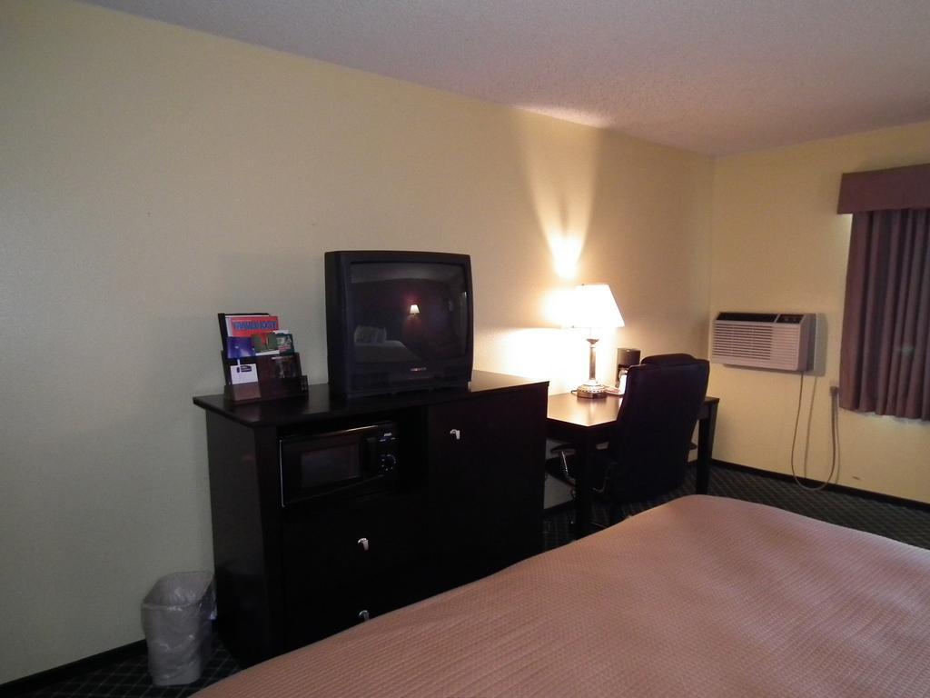 ניו בראונפלס Howard Johnson By Wyndham Near Schlitterbahn מראה חיצוני תמונה