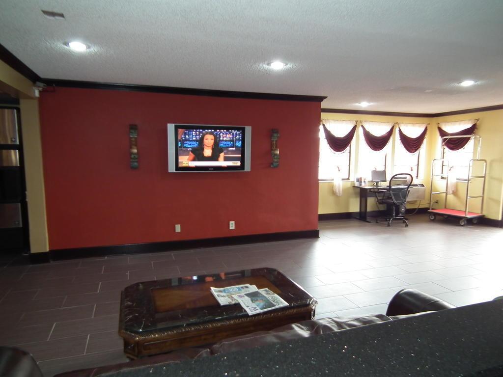 ניו בראונפלס Howard Johnson By Wyndham Near Schlitterbahn מראה חיצוני תמונה