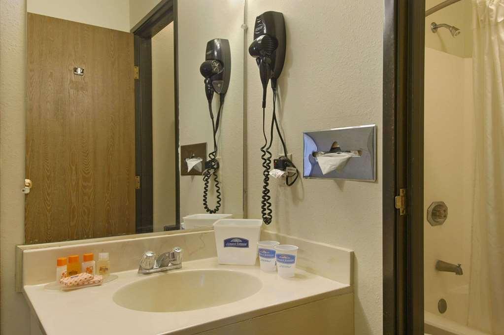 ניו בראונפלס Howard Johnson By Wyndham Near Schlitterbahn מראה חיצוני תמונה