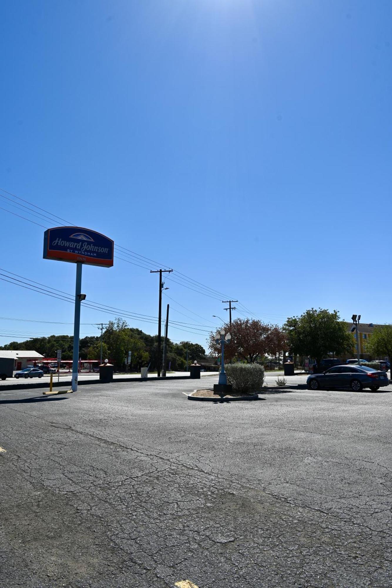 ניו בראונפלס Howard Johnson By Wyndham Near Schlitterbahn מראה חיצוני תמונה